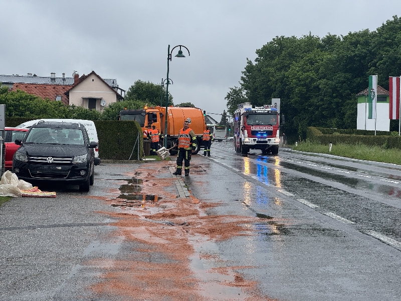 Einsatzfoto Ölspur auf der B67